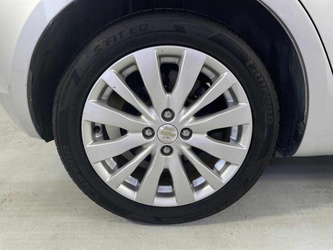 Photo '12' of Suzuki Swift