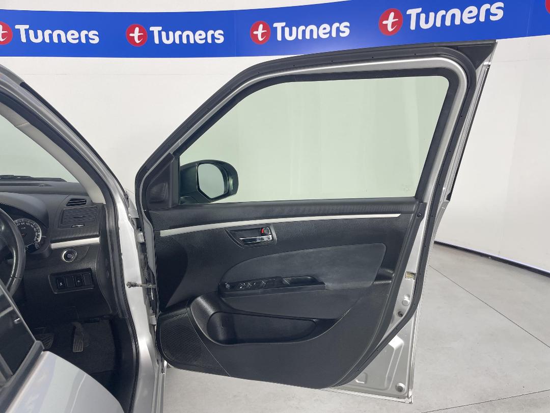 Photo '15' of Suzuki Swift