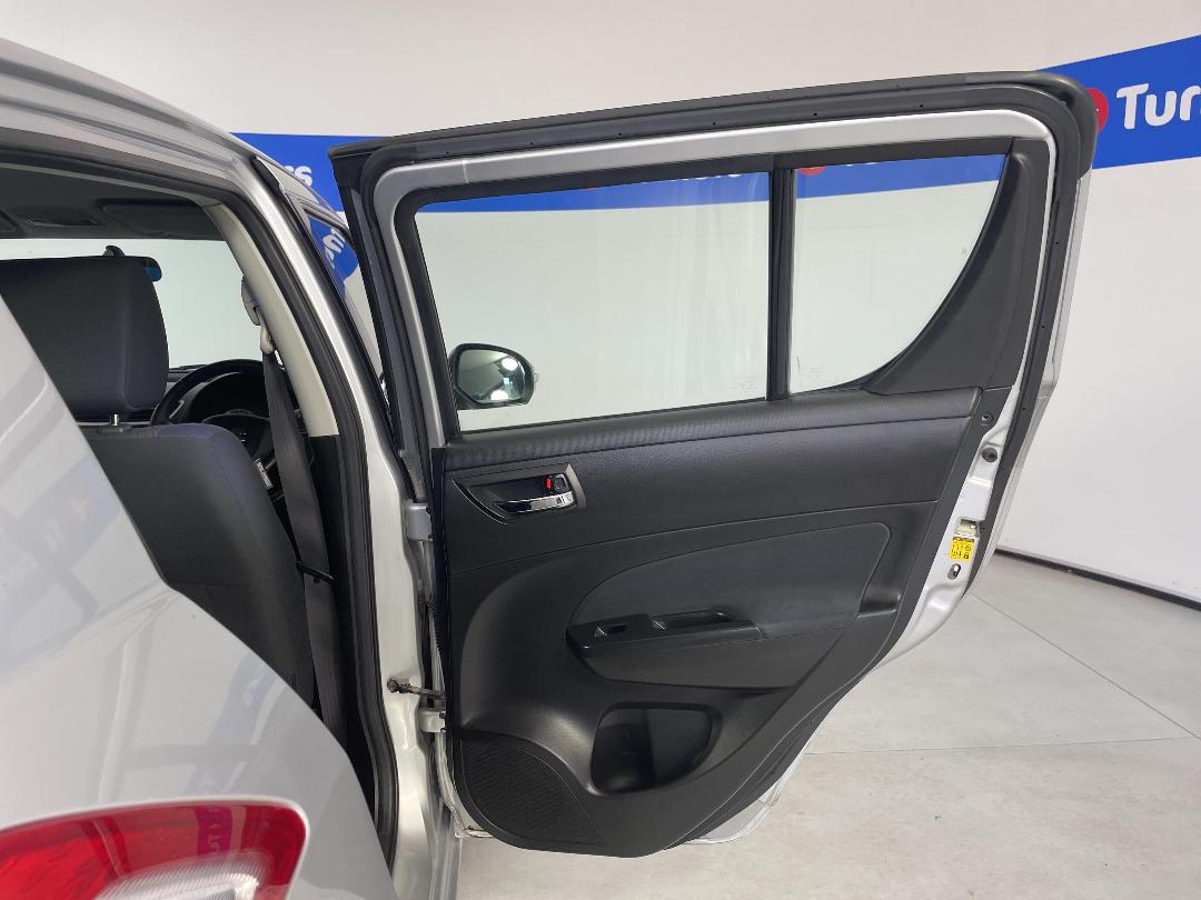 Photo '19' of Suzuki Swift