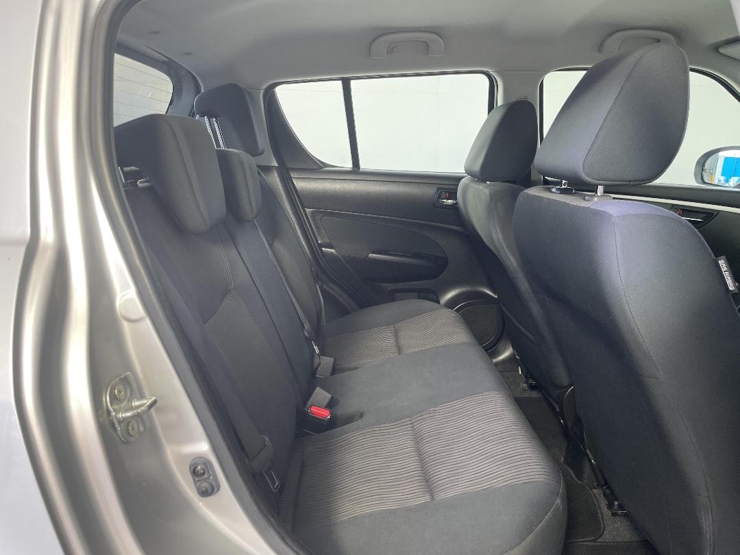 Photo '20' of Suzuki Swift