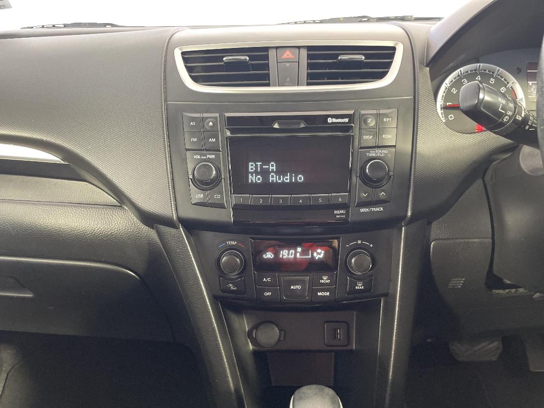 Photo '24' of Suzuki Swift