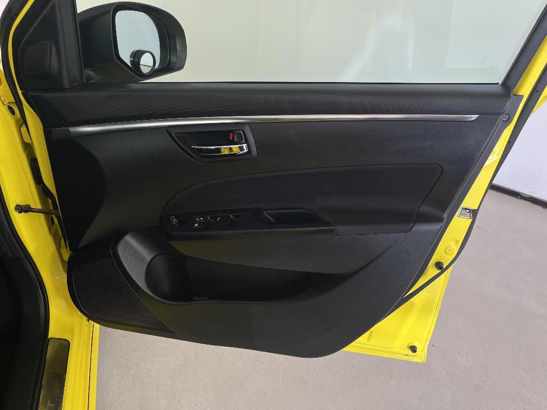 Photo '15' of Suzuki Swift