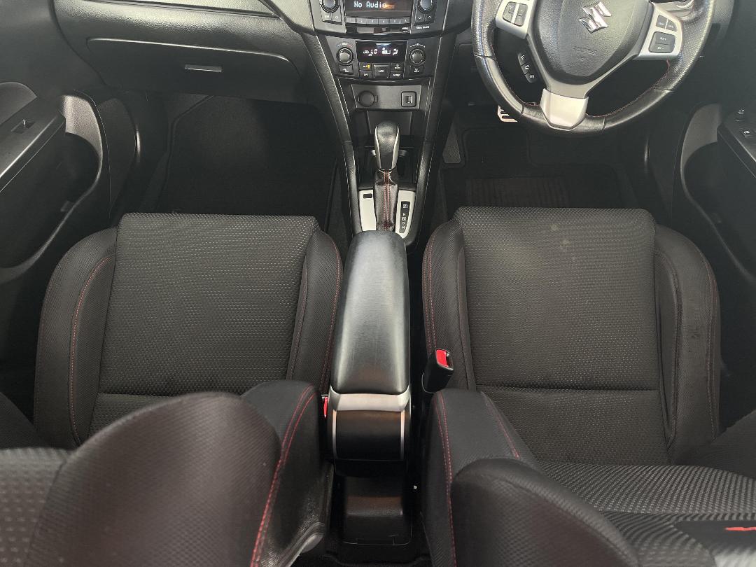 Photo '18' of Suzuki Swift