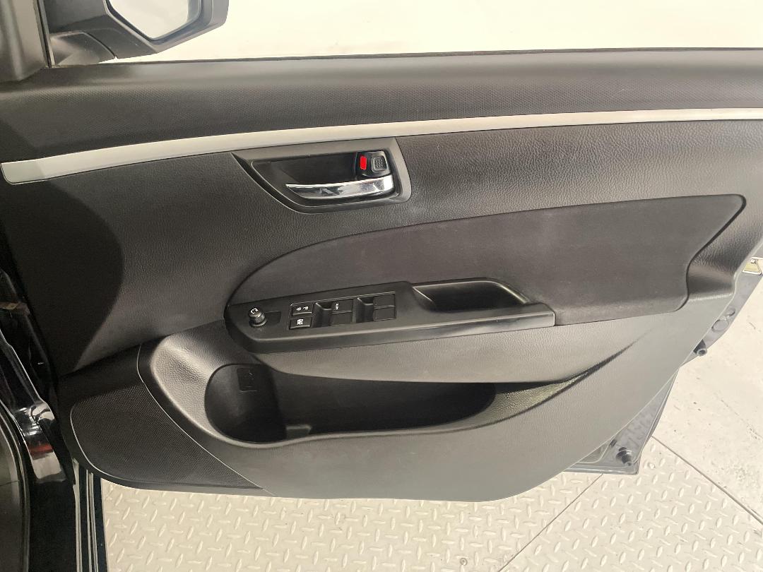 Photo '15' of Suzuki Swift Photo '15' of Suzuki Swift