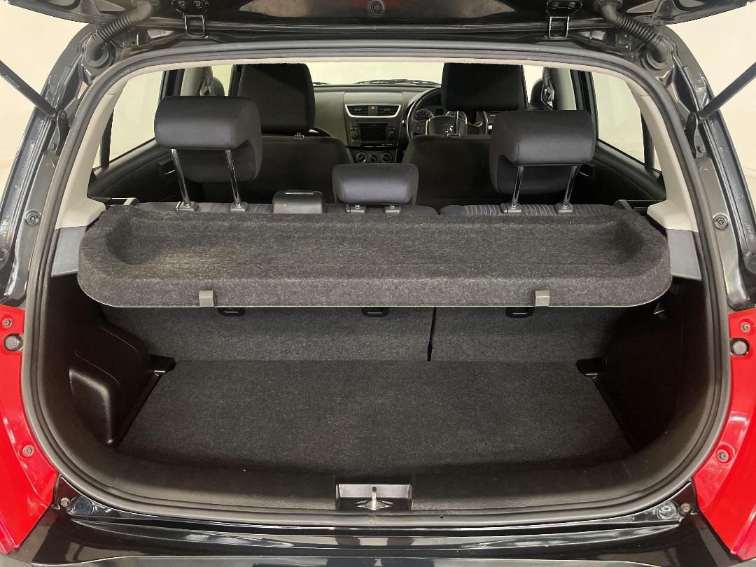 Photo '14' of Suzuki Swift Photo '14' of Suzuki Swift