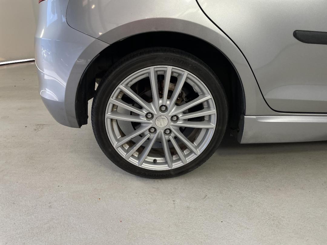 Photo '12' of Suzuki Swift