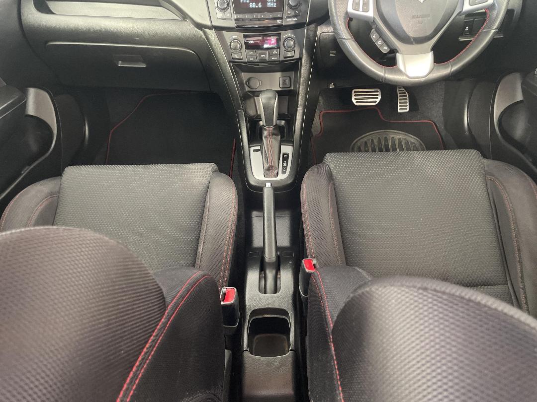 Photo '18' of Suzuki Swift