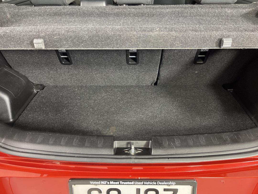 Photo '14' of Suzuki Swift Photo '14' of Suzuki Swift