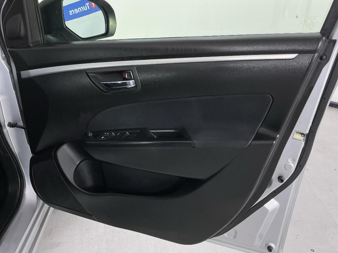 Photo '15' of Suzuki Swift Photo '15' of Suzuki Swift