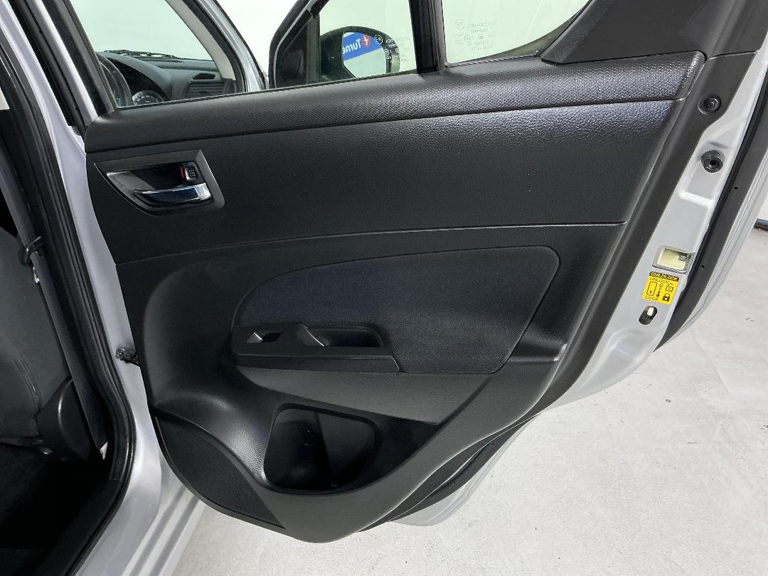 Photo '19' of Suzuki Swift Photo '19' of Suzuki Swift