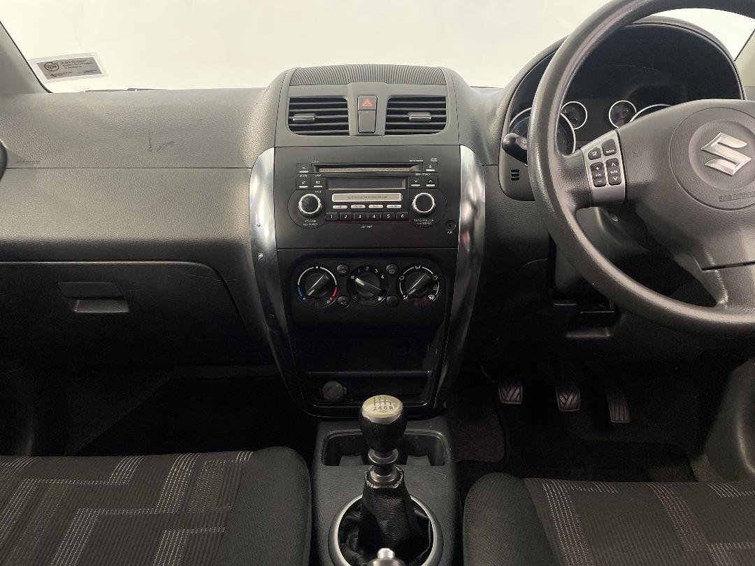 Photo '18' of Suzuki SX4 Photo '18' of Suzuki SX4