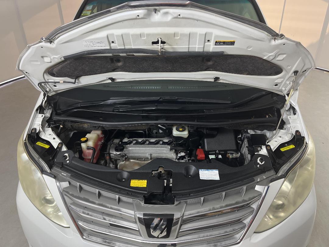 Photo '13' of Toyota Alphard