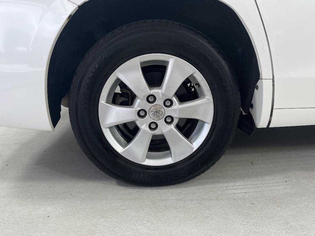 Photo '12' of Toyota Alphard