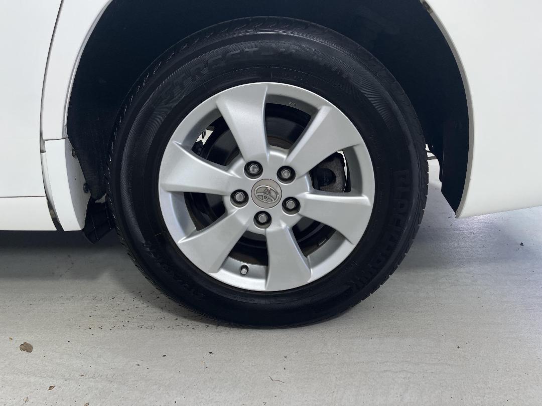 Photo '11' of Toyota Alphard