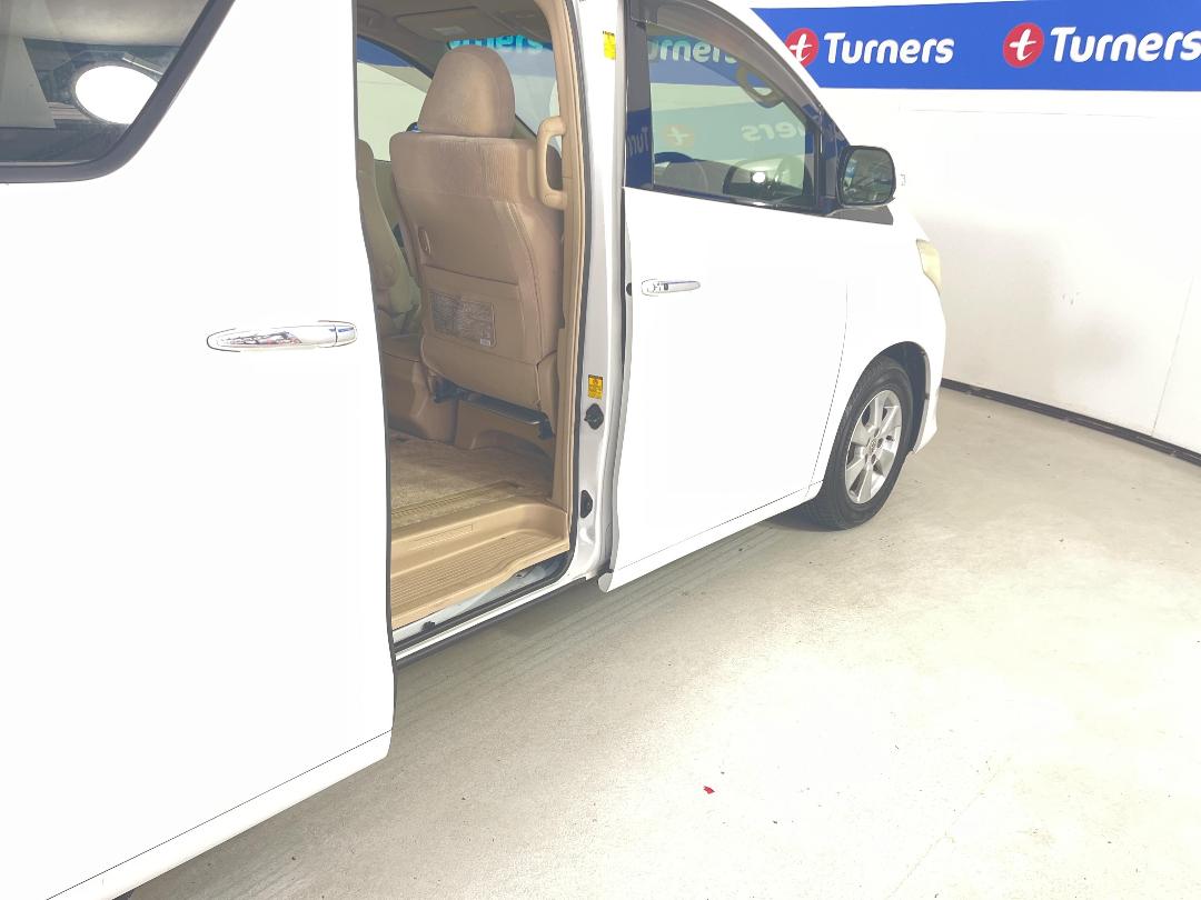 Photo '19' of Toyota Alphard