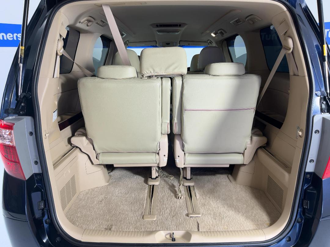 Photo '14' of Toyota Alphard Photo '14' of Toyota Alphard