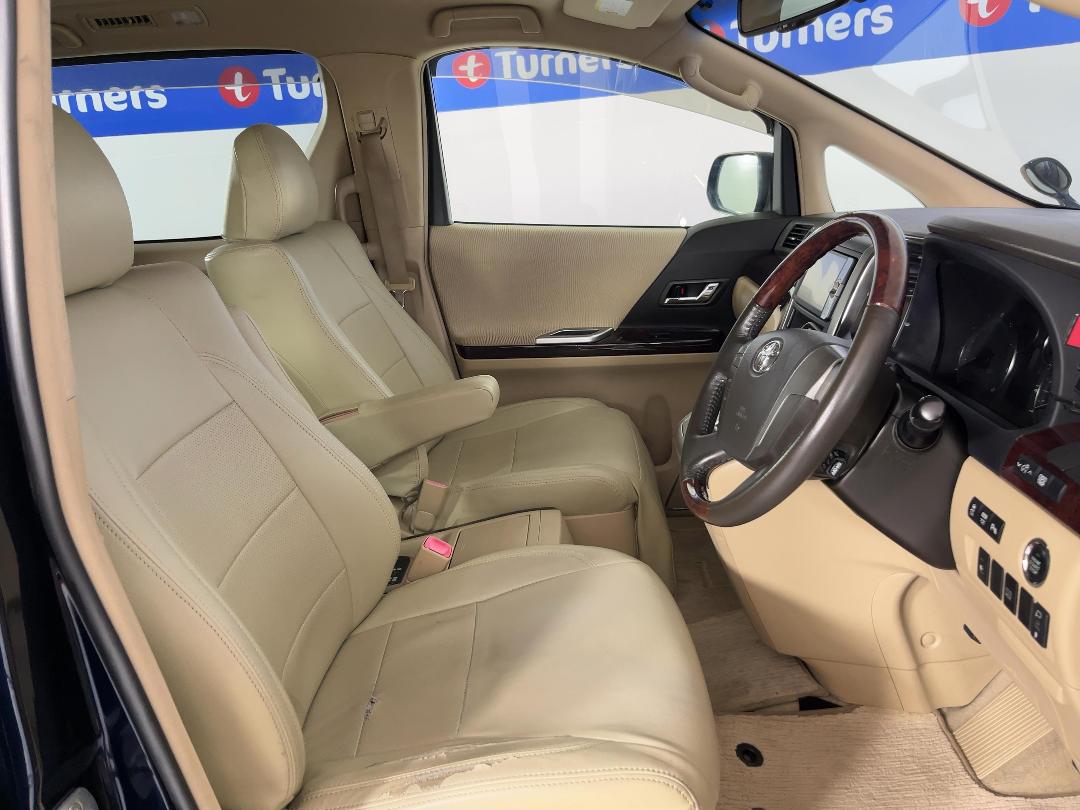 Photo '16' of Toyota Alphard Photo '16' of Toyota Alphard