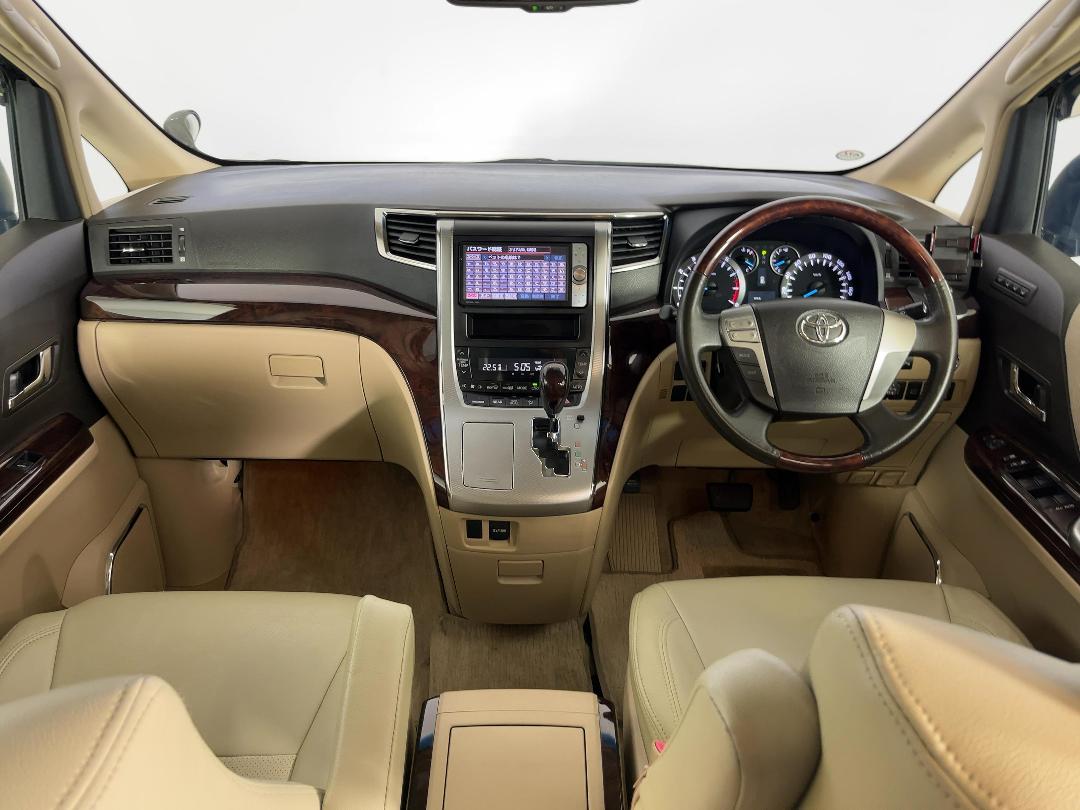 Photo '17' of Toyota Alphard Photo '17' of Toyota Alphard