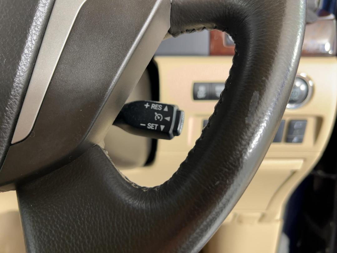 Photo '24' of Toyota Alphard Photo '24' of Toyota Alphard