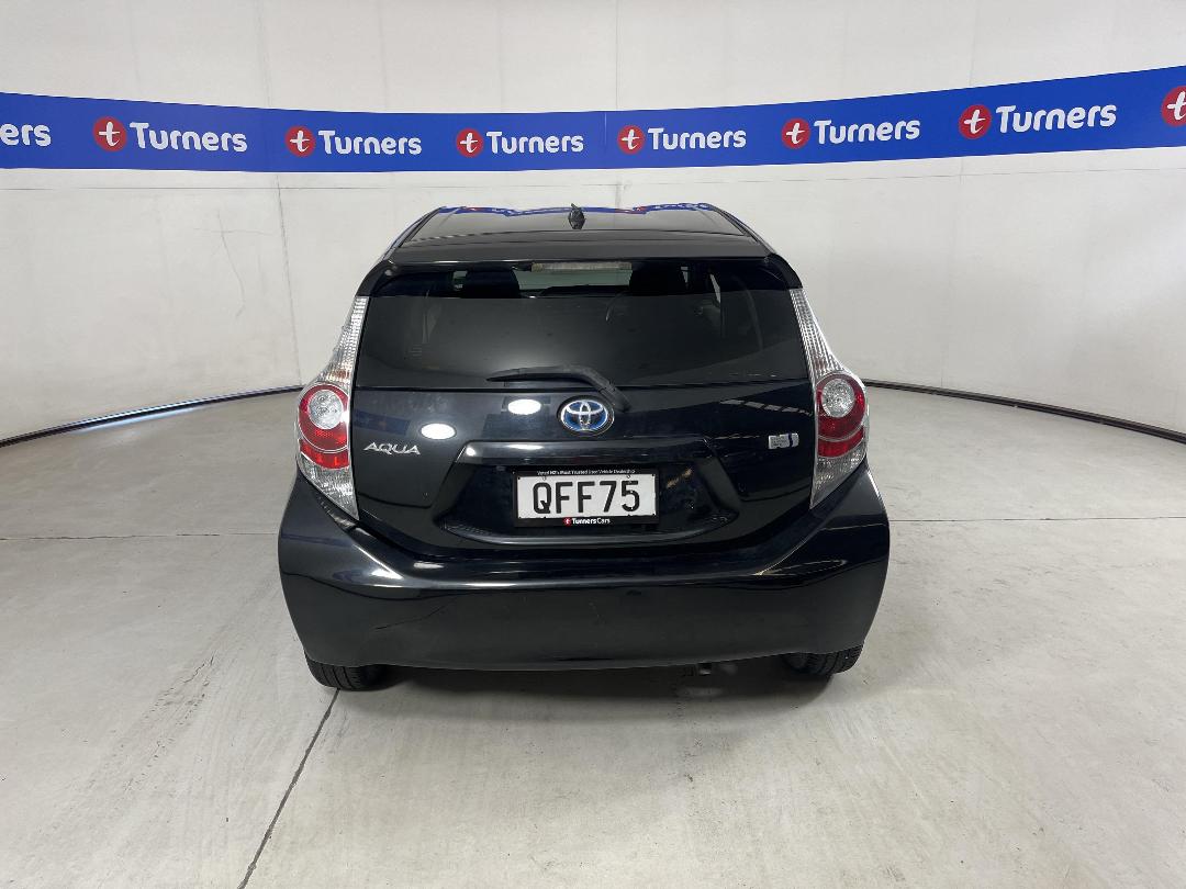 Photo '6' of Toyota Aqua