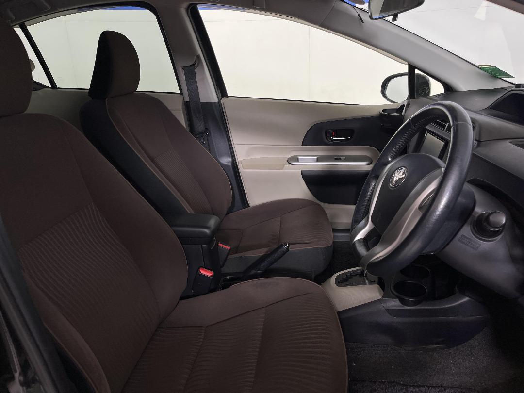 Photo '16' of Toyota Aqua