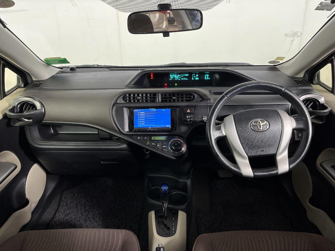 Photo '17' of Toyota Aqua