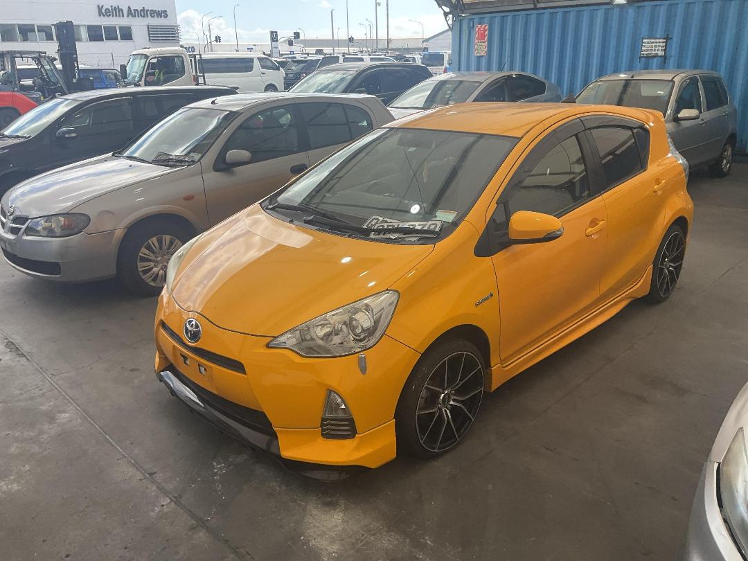 Photo '6' of Toyota Aqua Hybrid