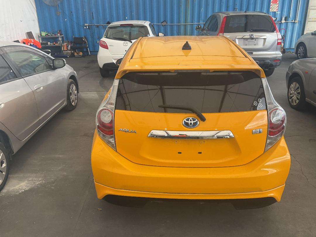 Photo '11' of Toyota Aqua Hybrid