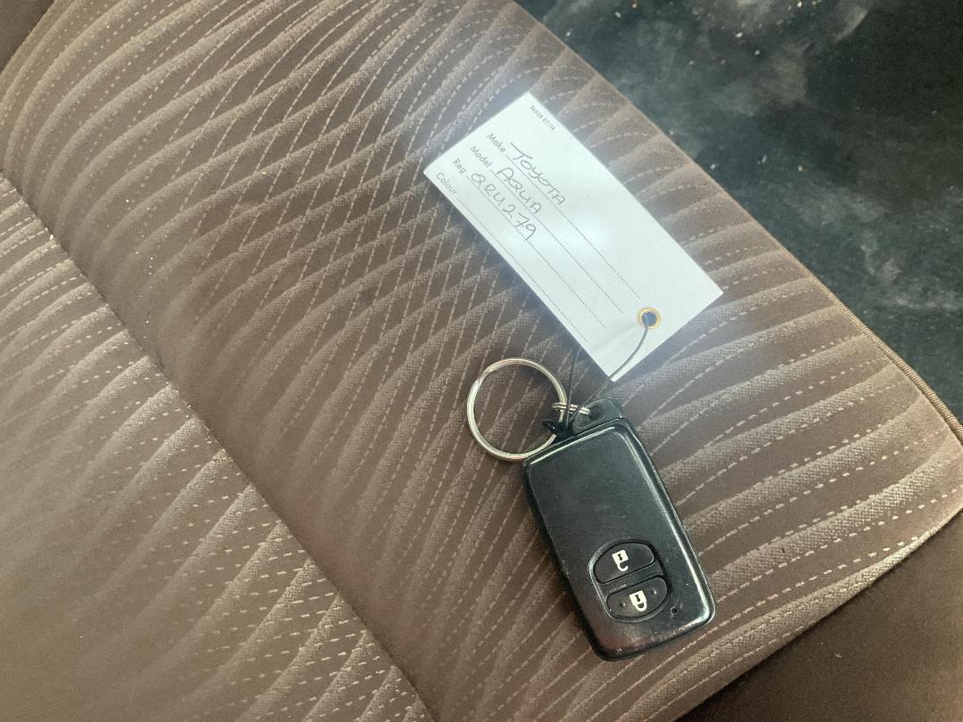 Photo '18' of Toyota Aqua Hybrid