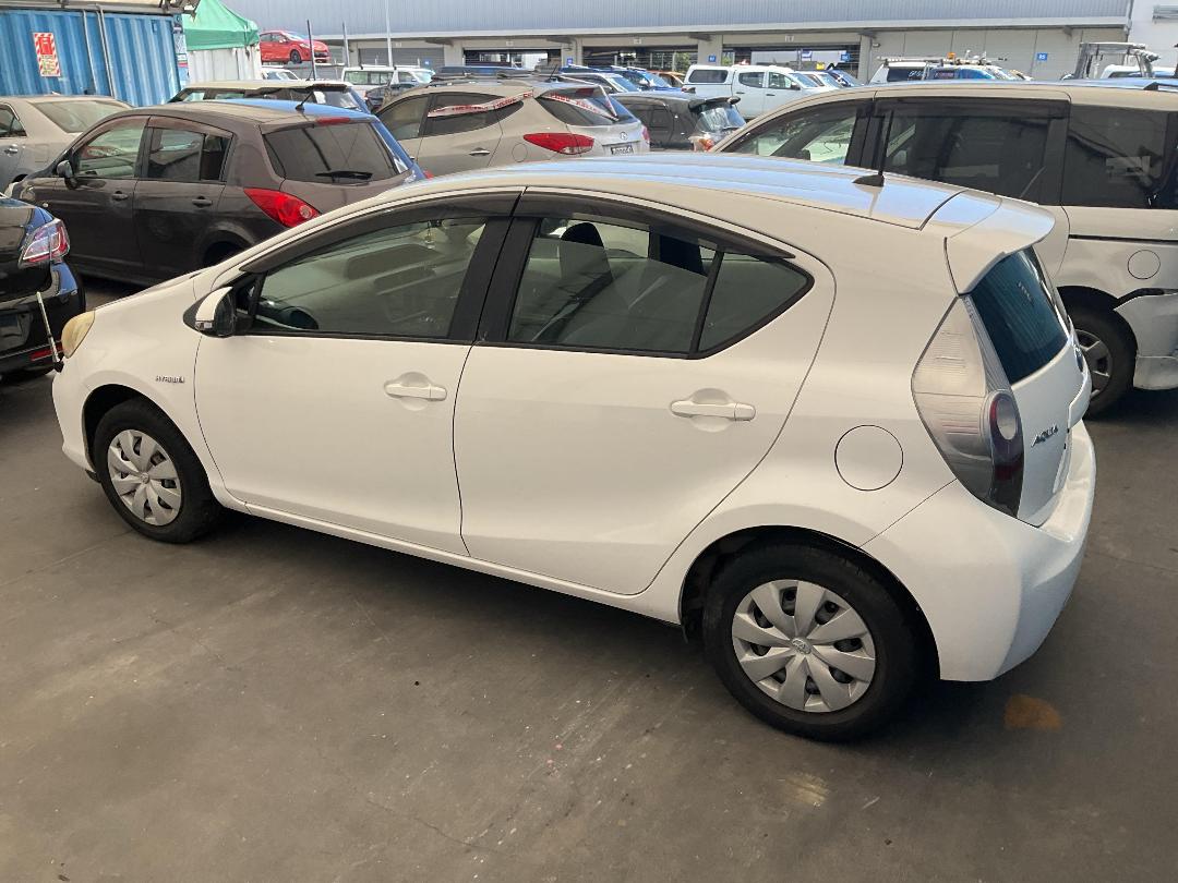 Photo '8' of Toyota Aqua