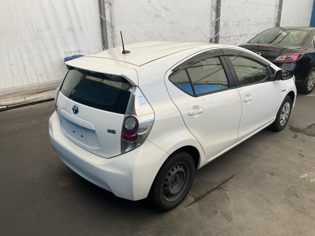 Photo '12' of Toyota Aqua