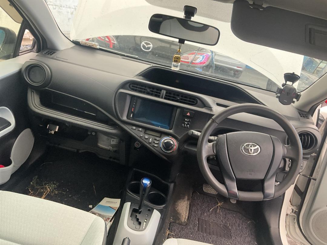 Photo '21' of Toyota Aqua