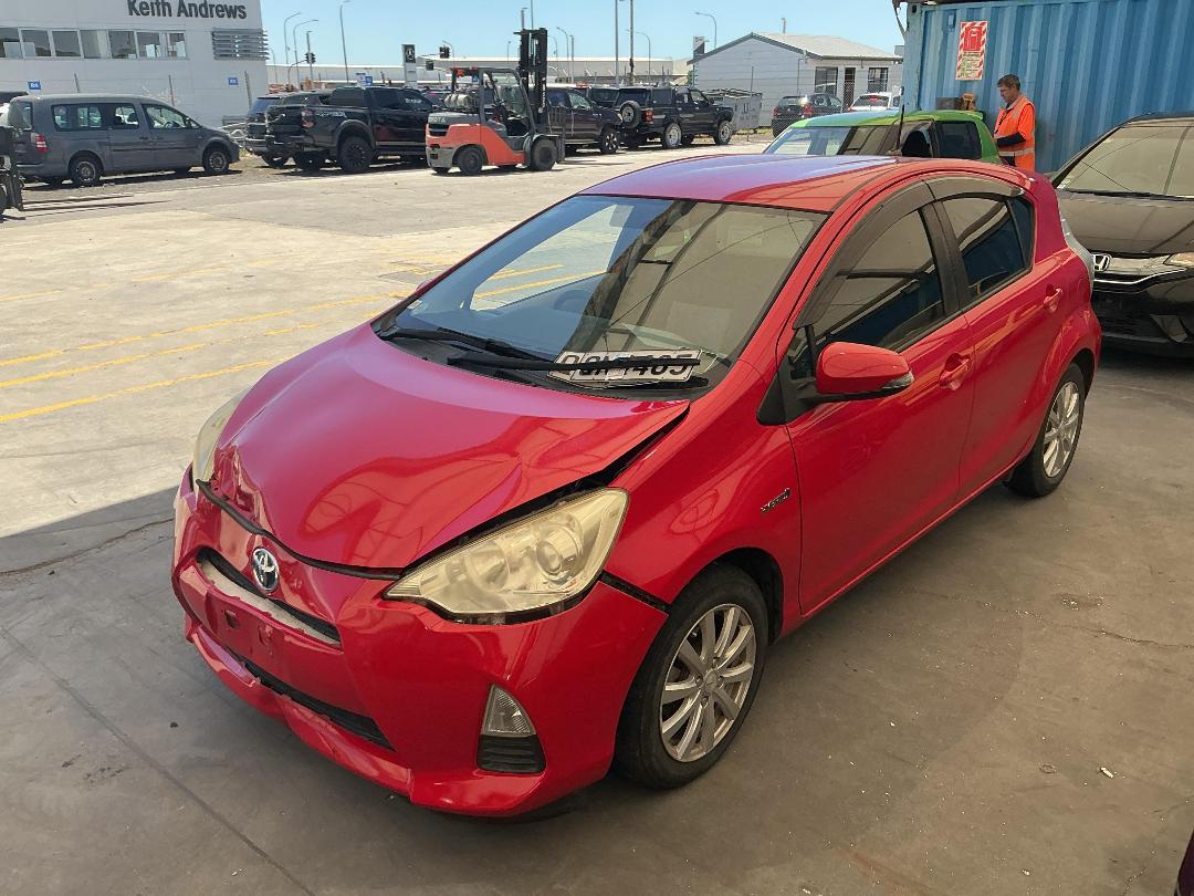 Photo '6' of Toyota Aqua Hybrid Photo '6' of Toyota Aqua Hybrid