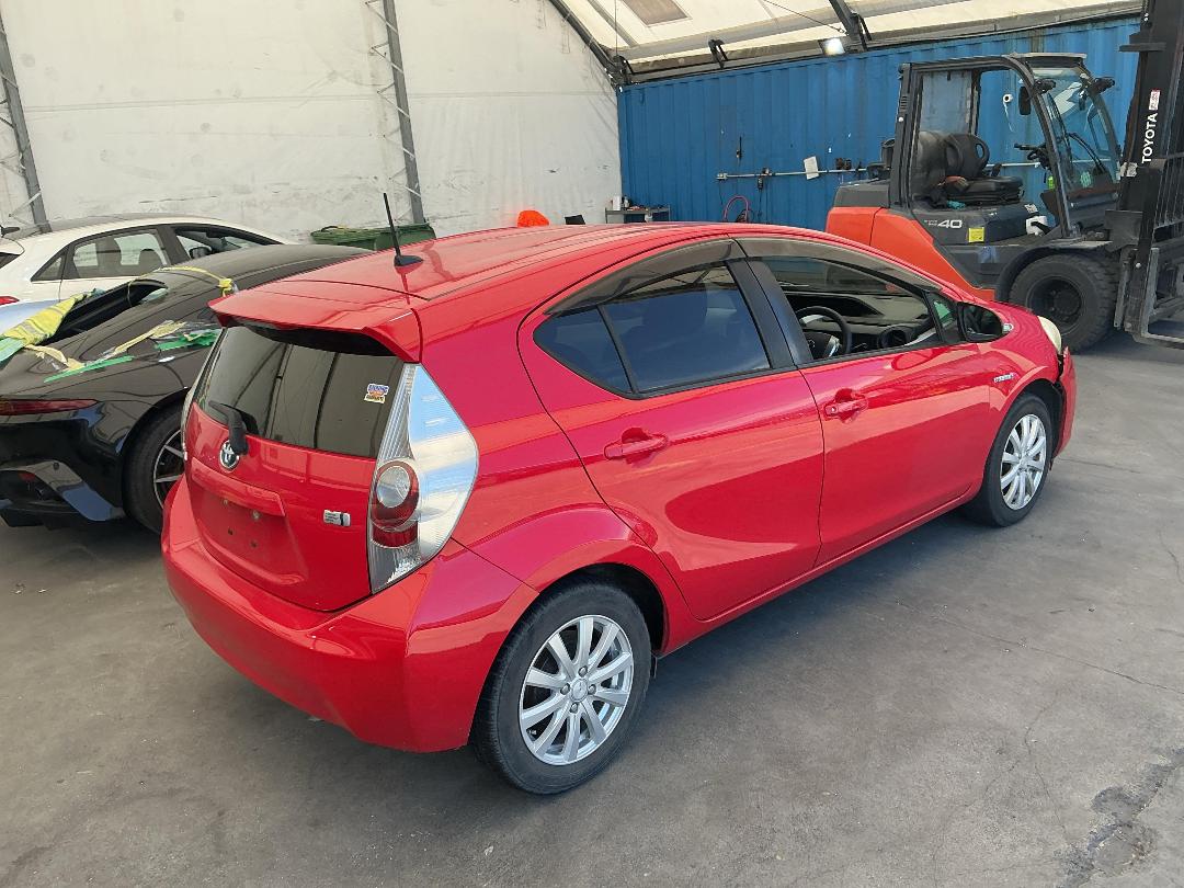 Photo '12' of Toyota Aqua Hybrid Photo '12' of Toyota Aqua Hybrid