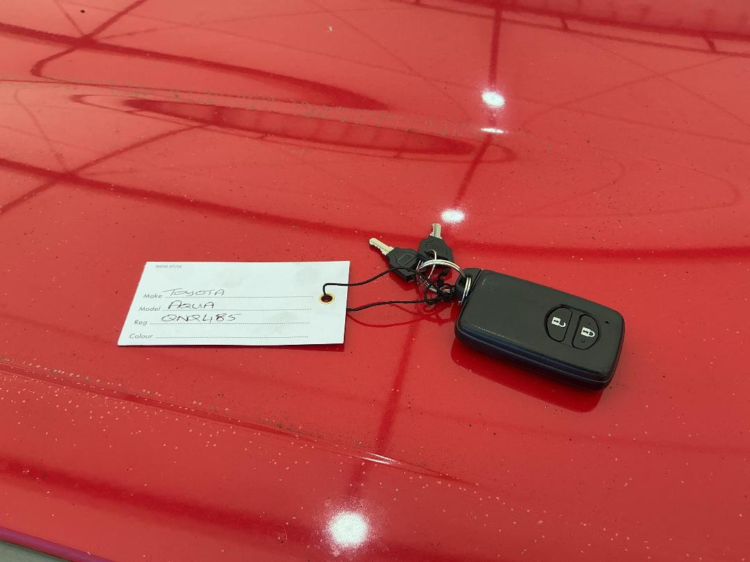 Photo '18' of Toyota Aqua Hybrid Photo '18' of Toyota Aqua Hybrid