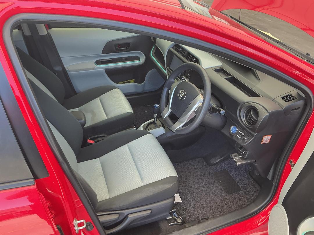 Photo '19' of Toyota Aqua Hybrid Photo '19' of Toyota Aqua Hybrid