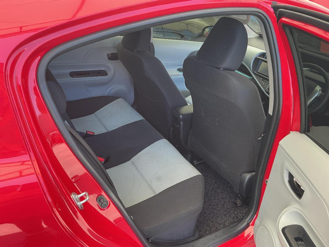 Photo '20' of Toyota Aqua Hybrid Photo '20' of Toyota Aqua Hybrid