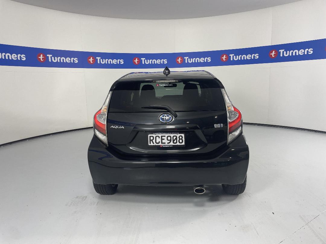 Photo '6' of Toyota Aqua Photo '6' of Toyota Aqua