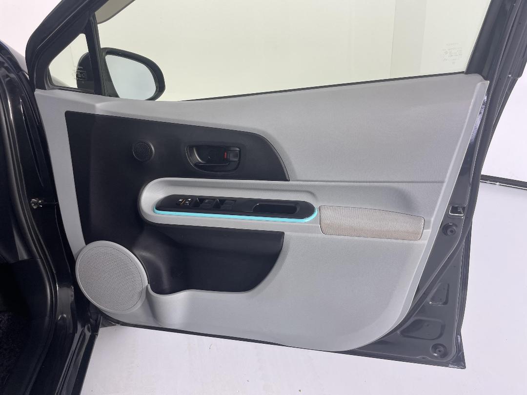 Photo '15' of Toyota Aqua Photo '15' of Toyota Aqua