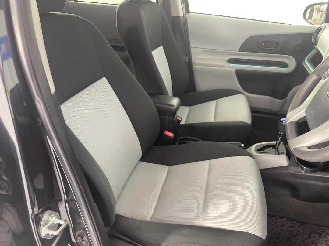 Photo '16' of Toyota Aqua Photo '16' of Toyota Aqua