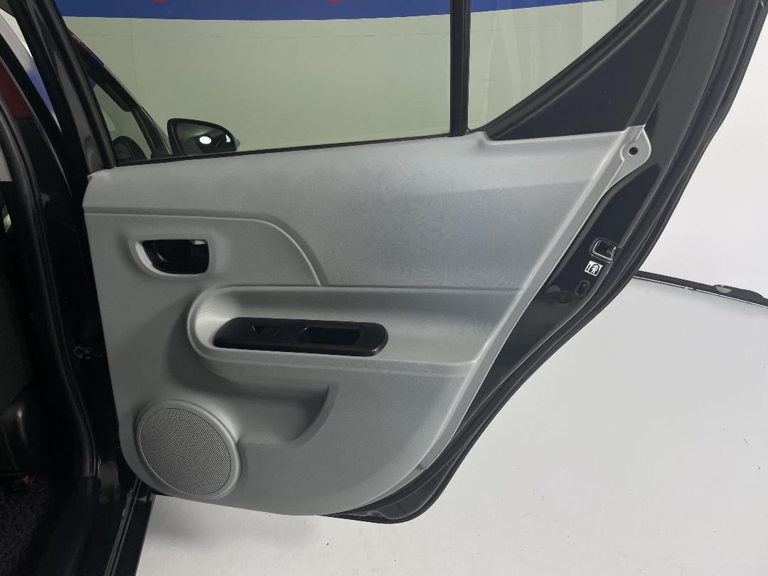 Photo '19' of Toyota Aqua Photo '19' of Toyota Aqua