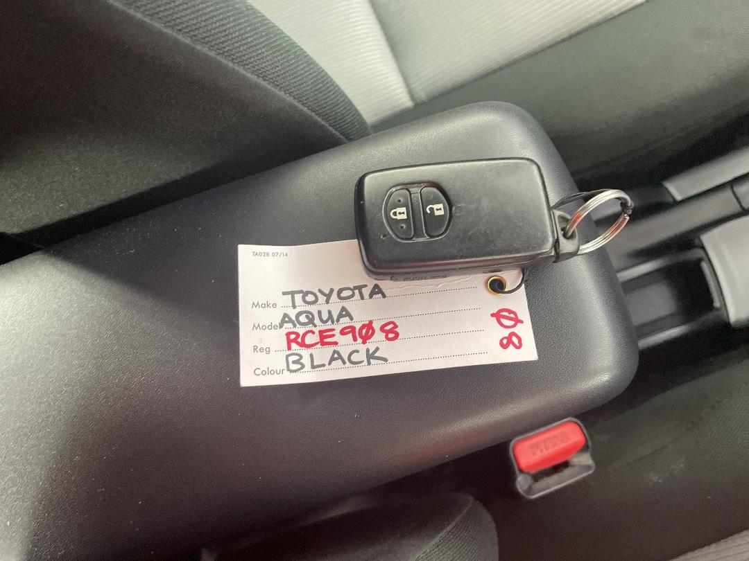 Photo '22' of Toyota Aqua Photo '22' of Toyota Aqua