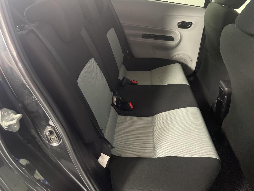 Photo '20' of Toyota Aqua Photo '20' of Toyota Aqua