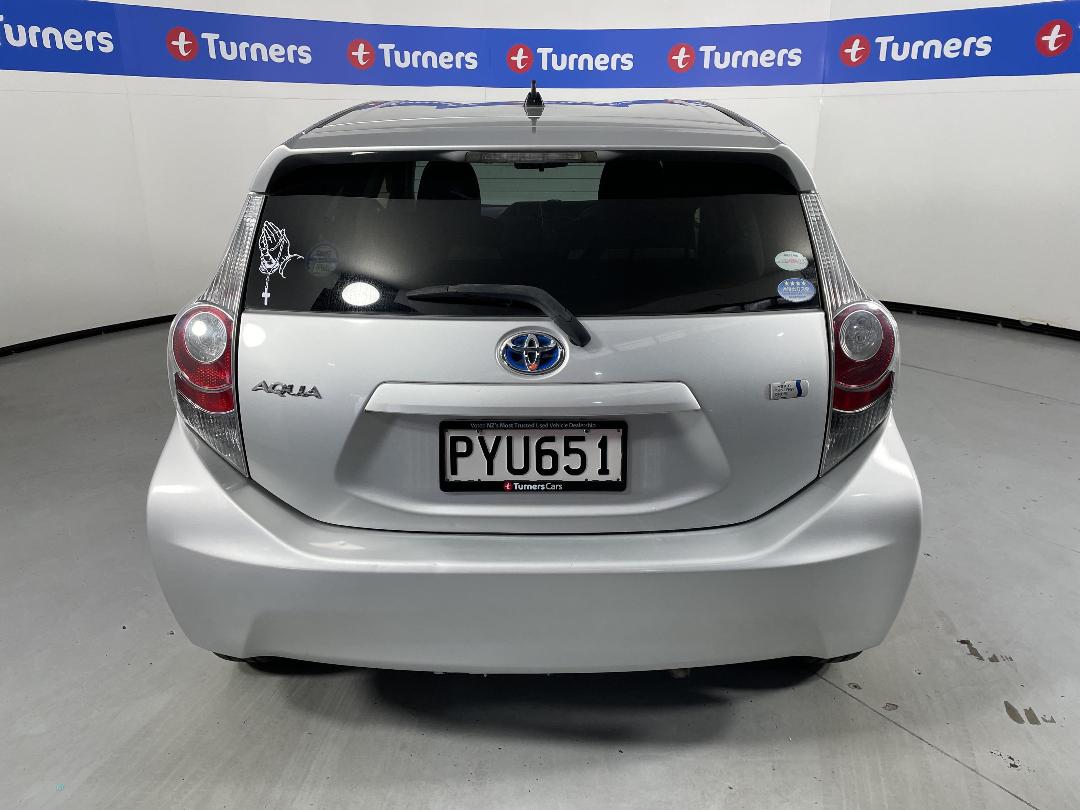 Photo '6' of Toyota Aqua