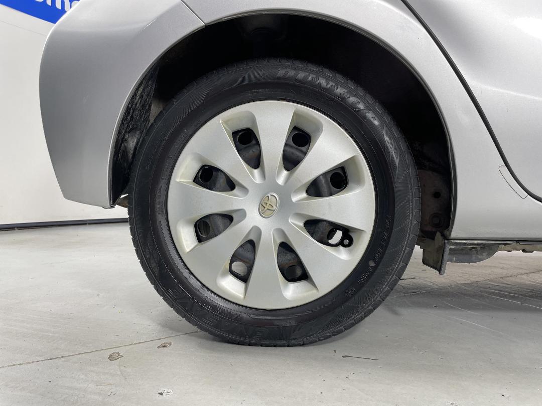 Photo '12' of Toyota Aqua