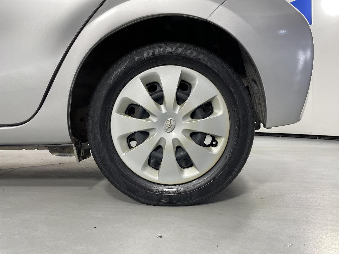 Photo '11' of Toyota Aqua