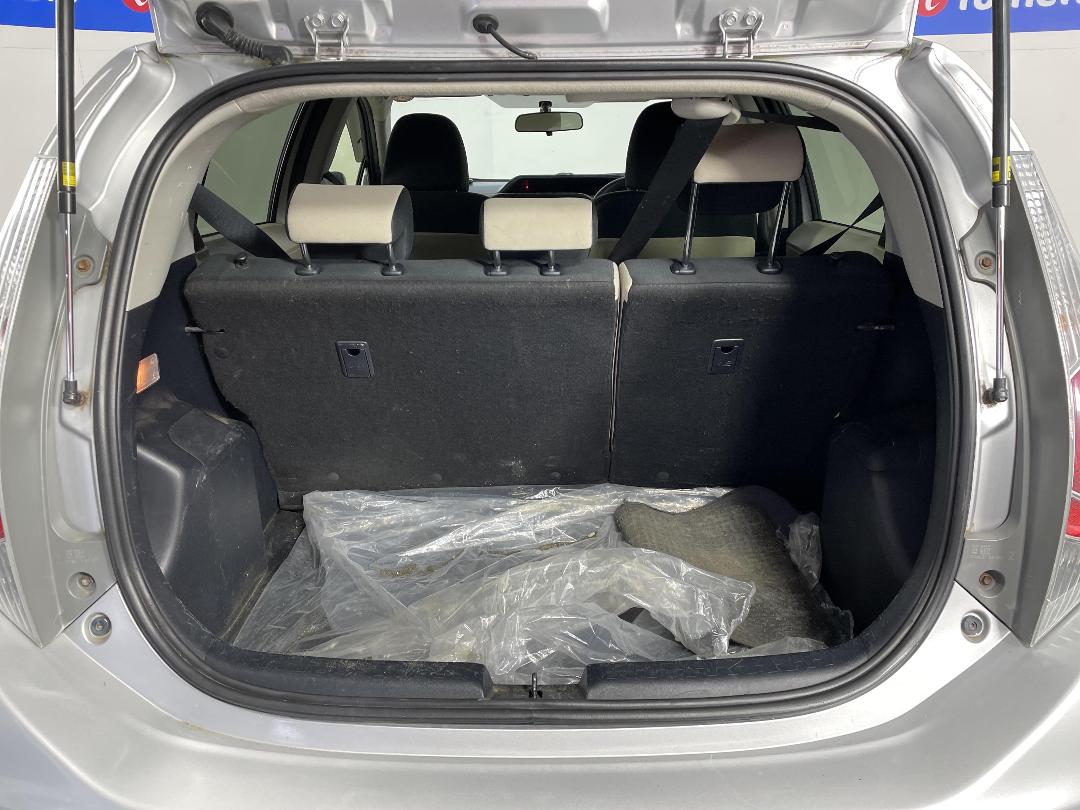 Photo '14' of Toyota Aqua