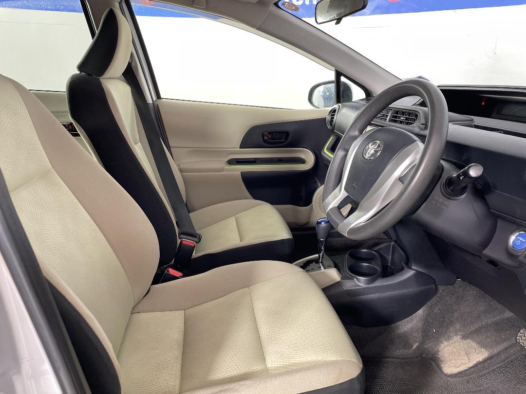 Photo '16' of Toyota Aqua