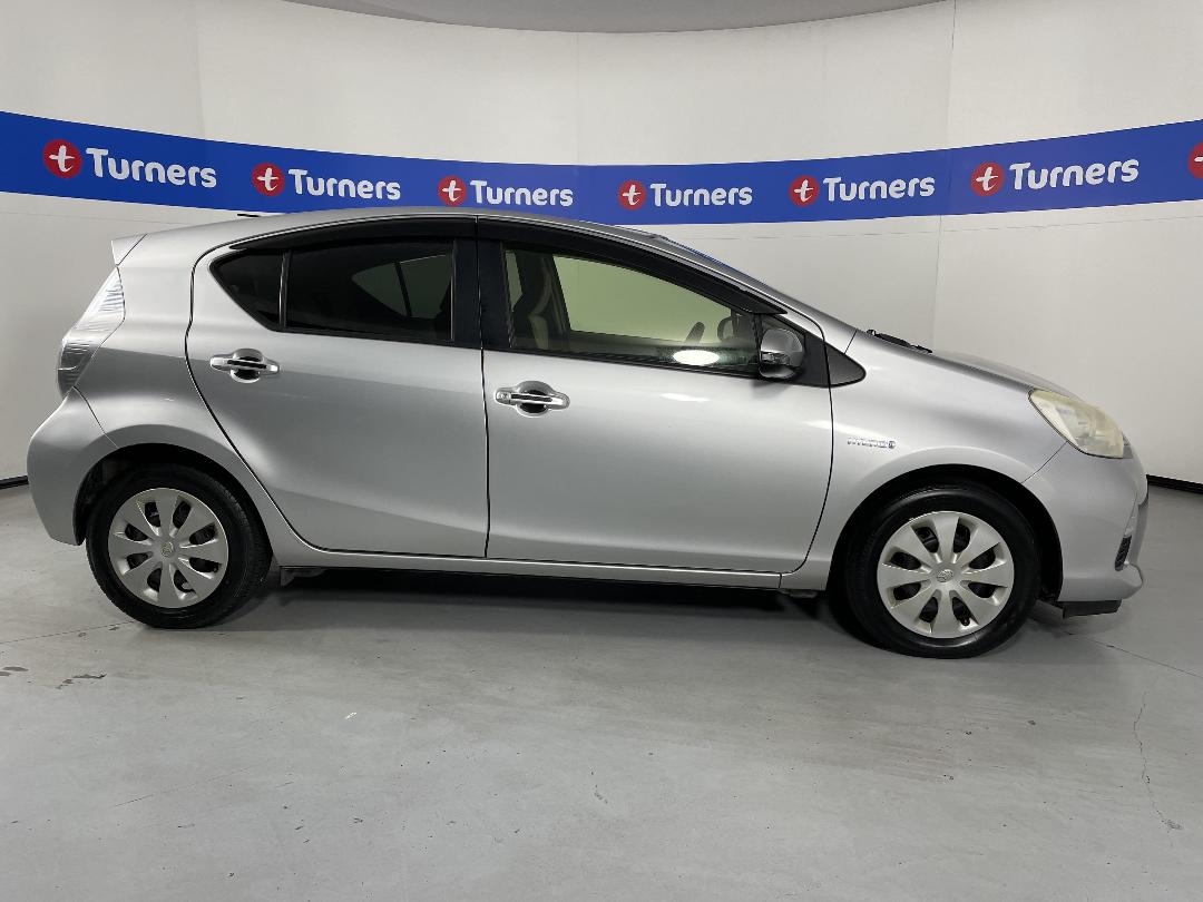 Photo '23' of Toyota Aqua