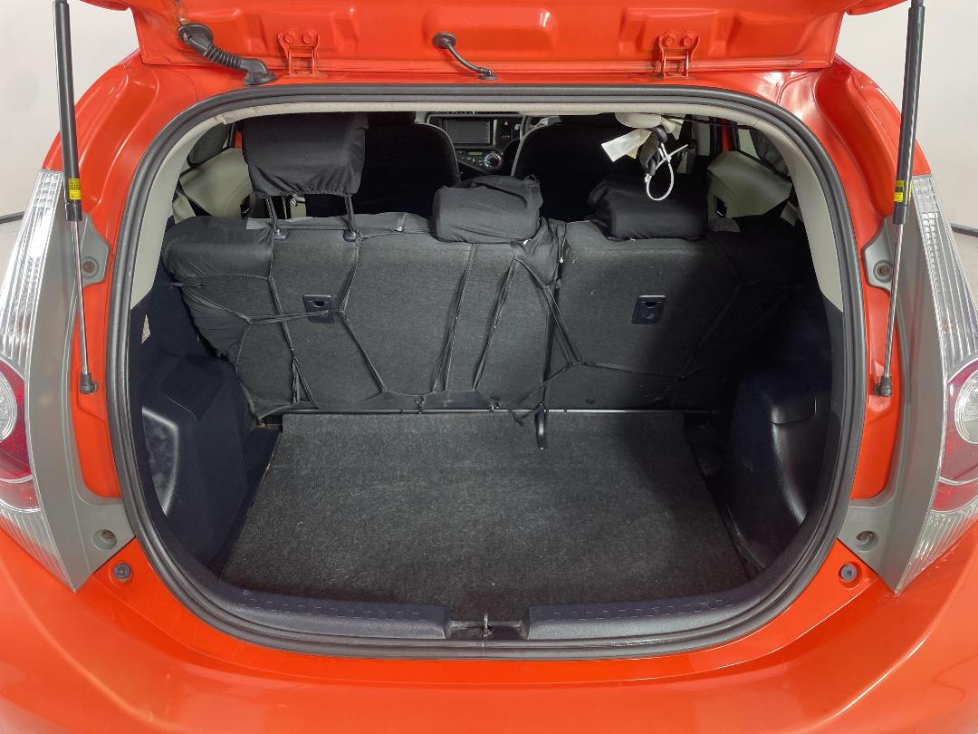 Photo '14' of Toyota Aqua